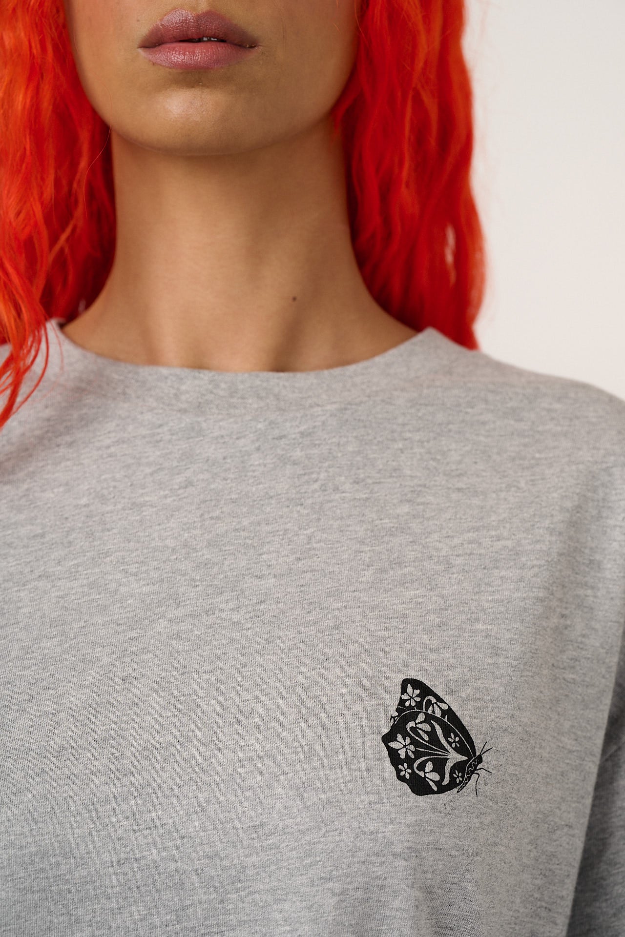 Benny - Oversized Cotton T-Shirt in Grey Marl with Butterfly Print - Image 3