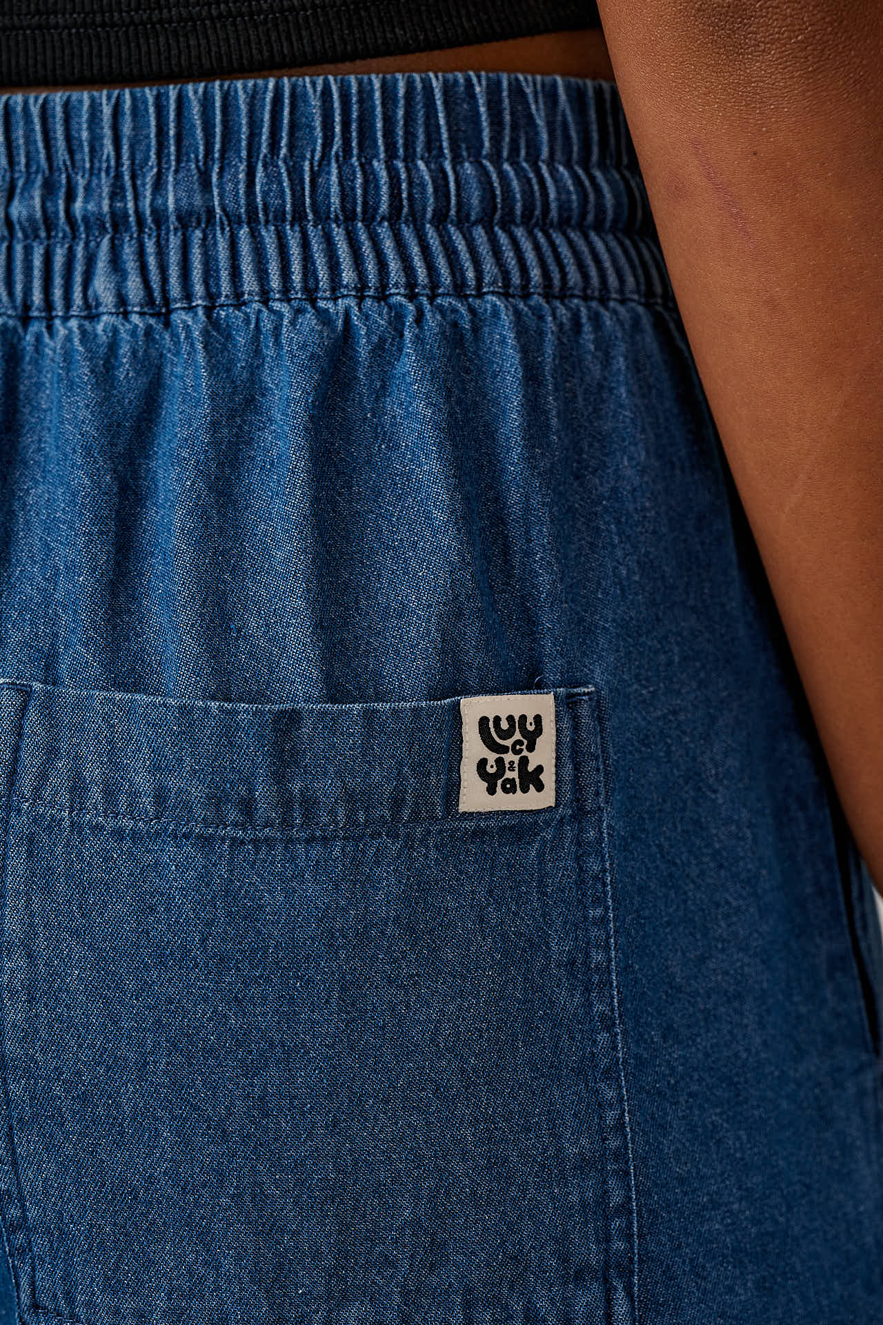 Charlie - Lightweight Denim Shorts in Mid Wash - Image 7