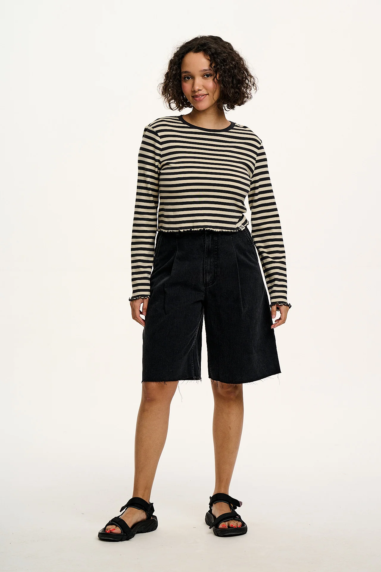 Cole - Denim Shorts in Washed Black - Image 7