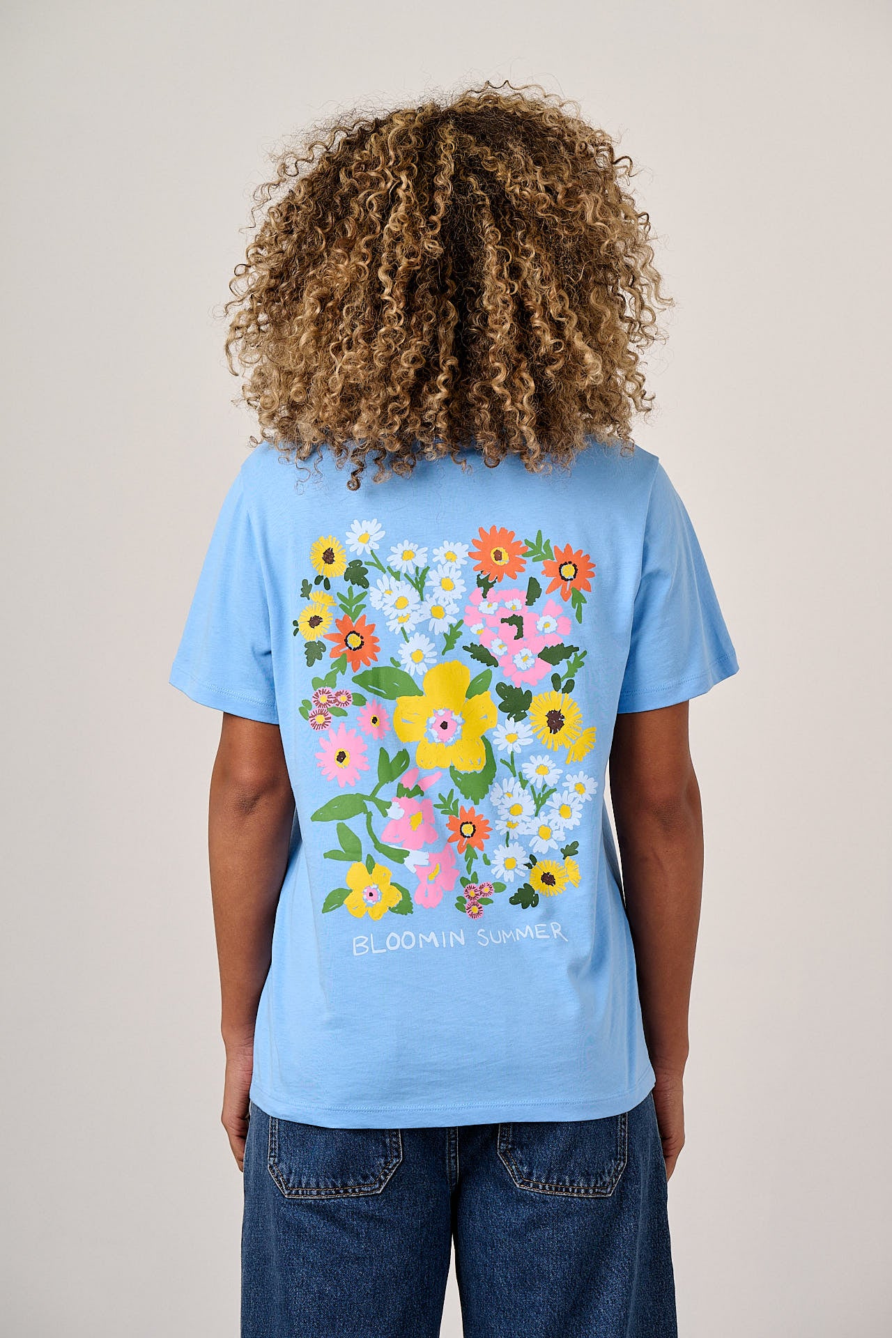 Denver - Cotton T-Shirt in Blue Bloomin' Flowers Print - Image 2