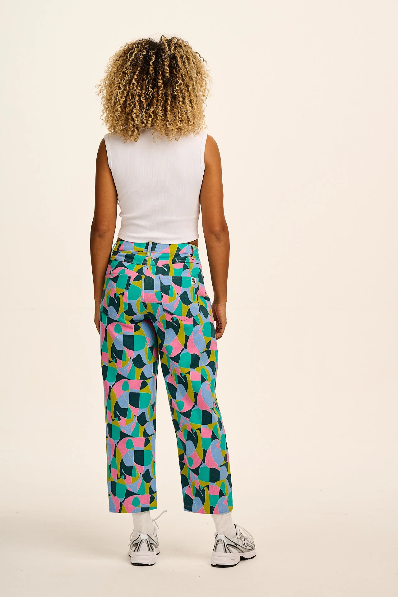 Drew - Cropped Straight Leg Cotton Trousers in Make a Statement Geo Print - Image 3