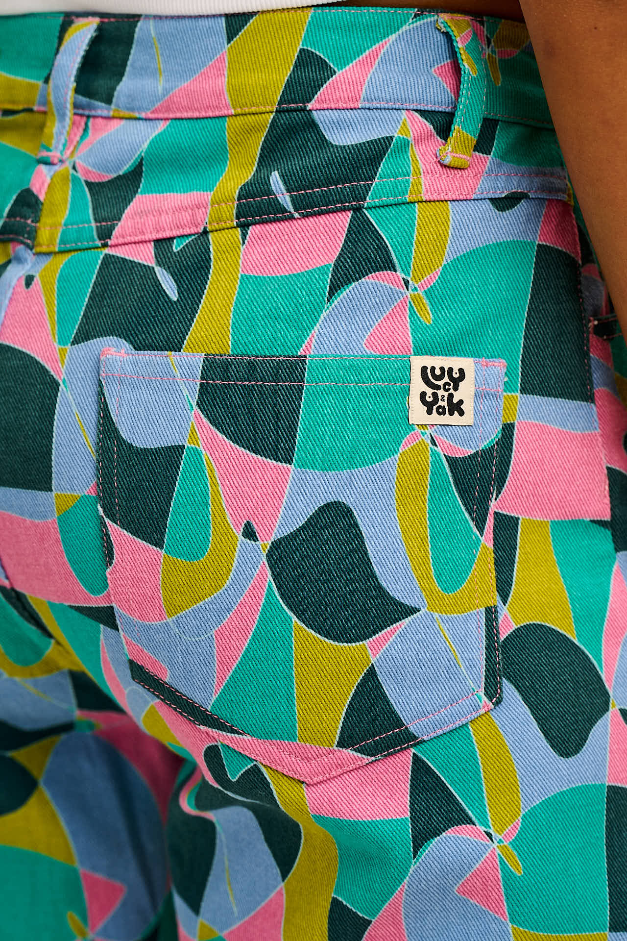 Drew - Cropped Straight Leg Cotton Trousers in Make a Statement Geo Print - Image 5