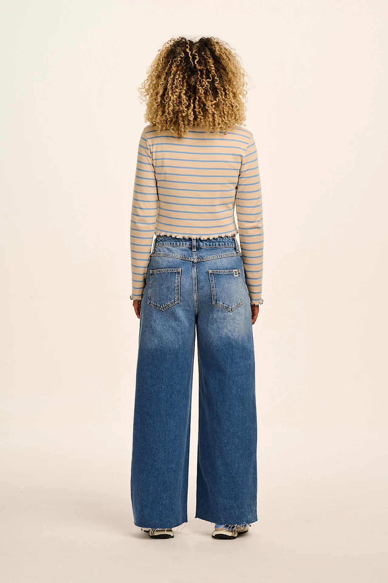 Hansel - Long Sleeve Cotton Crop Top in Blue & Ecru Stripe - Image 4