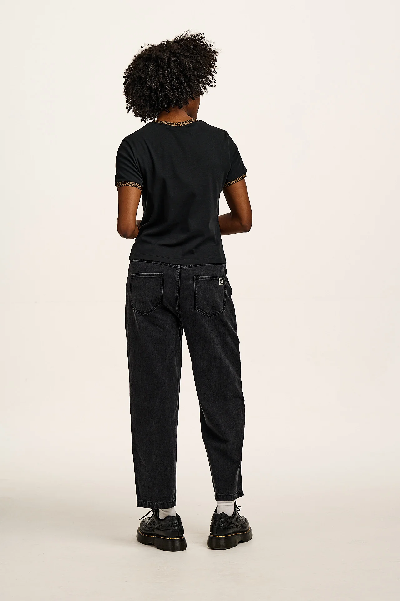 Maya - Cotton T-Shirt in Black Leopard Print - Image 4