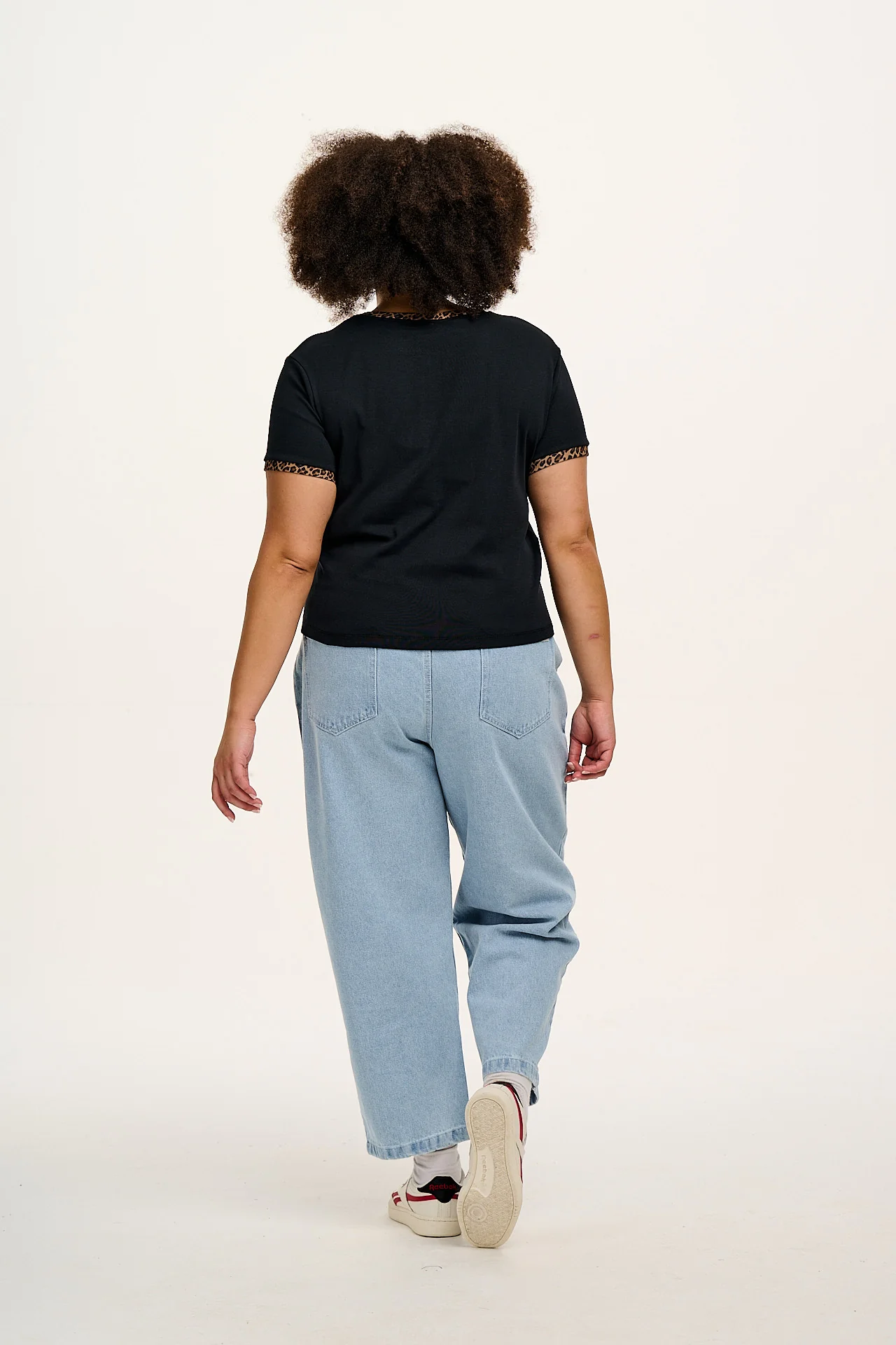 Maya - Cotton T-Shirt in Black Leopard Print - Image 9