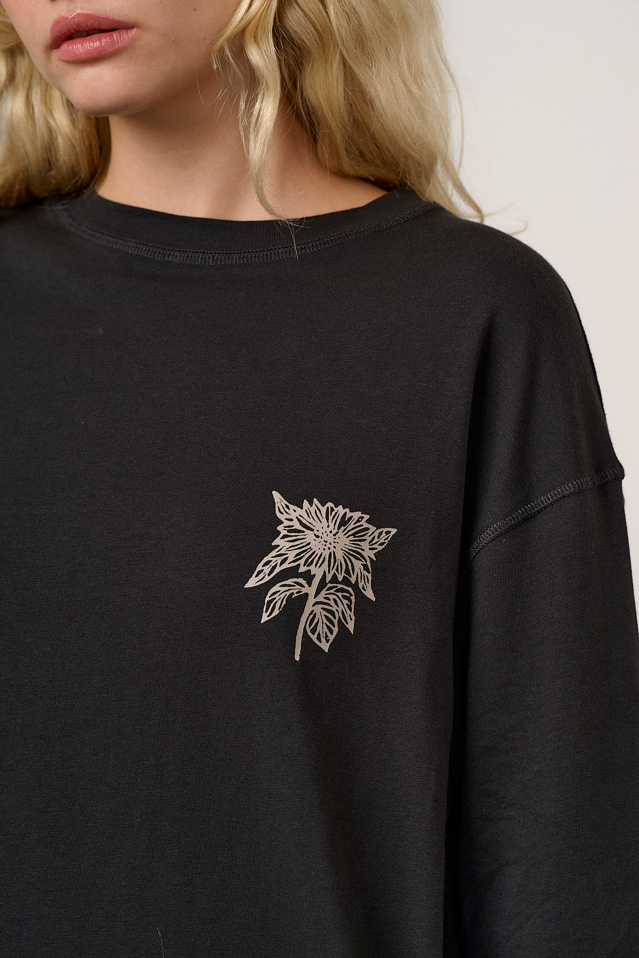 Murat - Long Sleeve Lightweight Cotton T-Shirt in Black & White Sunflower Print - Image 3
