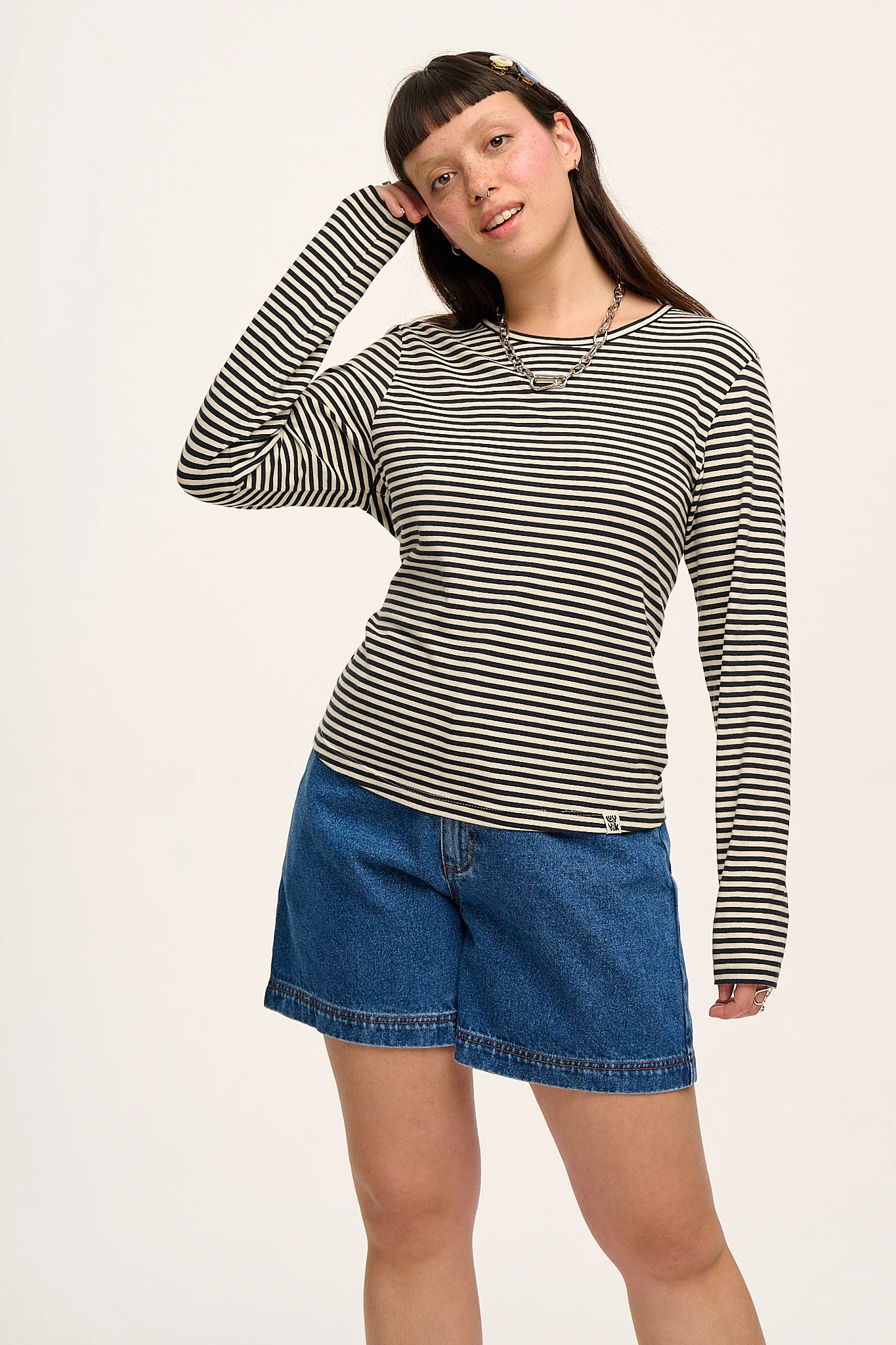 Rey - Long Sleeve Cotton T-Shirt in Black & White Stripe - Image 5