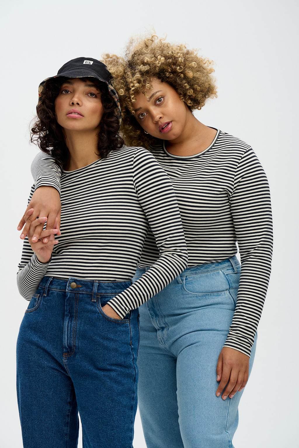 Rey - Long Sleeve Cotton T-Shirt in Black & White Stripe - Image 6